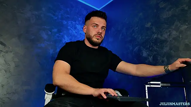 juliusmasters online show from April 5, 2026, 8:39 pm