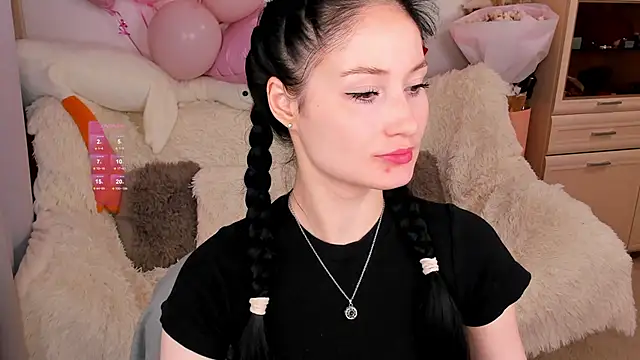 LisaMooore online show from February 7, 2026, 11:14 am