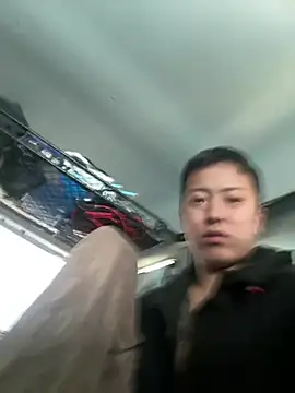 emon2122 online show from April 17, 2026, 2:47 am