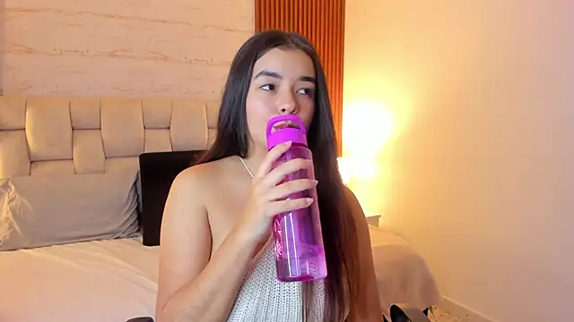Snapshot of SophiaWylde chatting on February 5, 2025, 9:46 am SophiaWylde online show from February 5, 2025, 9:46 am