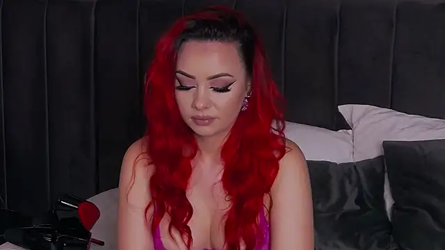 Emmelyn online show from April 8, 2026, 4:56 am