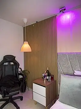 Dakota diaz  online show from June 25, 2026, 7:40 pm