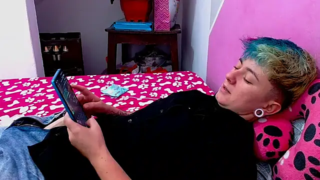 tomboyblue online show from October 20, 2025, 8:09 pm