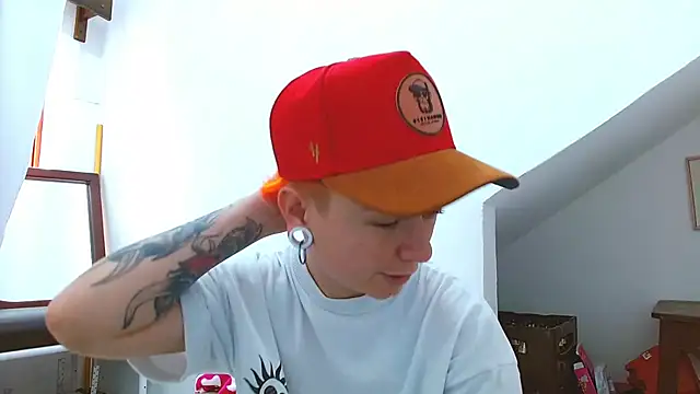 tomboyblue online show from December 21, 2025, 3:08 pm