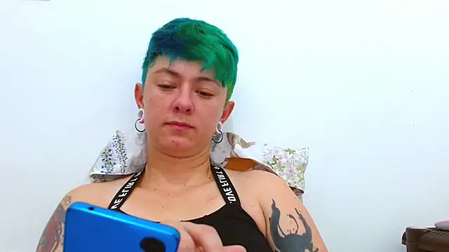 Snapshot of tomboyblue chatting on February 5, 2026, 3:27 pm tomboyblue online show from February 5, 2026, 3:27 pm