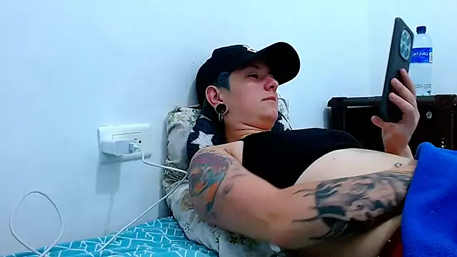 Snapshot of tomboyblue chatting on March 10, 2026, 10:59 pm tomboyblue online show from March 10, 2026, 10:59 pm