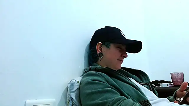 Snapshot of tomboyblue chatting on March 12, 2026, 12:06 am tomboyblue online show from March 12, 2026, 12:06 am