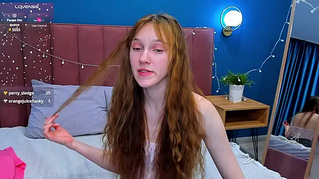 VanillaKelly online show from December 2, 2024, 4:42 am