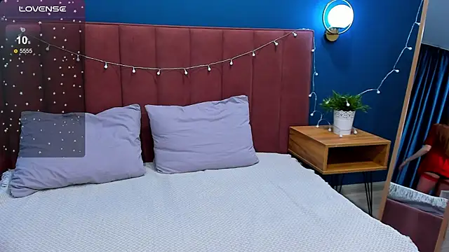 VanillaKelly online show from December 6, 2024, 1:18 am