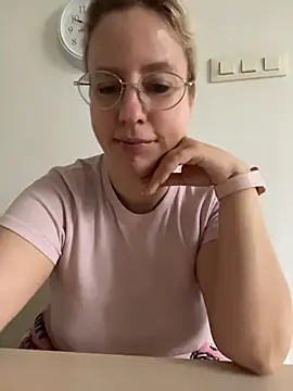 MariaValentine online show from February 5, 2026, 7:46 am