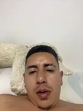 Snapshot of DanielGomez9 chatting on December 17, 2024, 4:34 am DanielGomez9 online show from December 17, 2024, 4:34 am