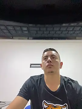 Snapshot of DanielGomez9 chatting on December 17, 2024, 11:16 pm DanielGomez9 online show from December 17, 2024, 11:16 pm