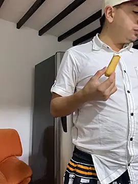 Snapshot of DanielGomez9 chatting on January 24, 2025, 12:20 am DanielGomez9 online show from January 24, 2025, 12:20 am