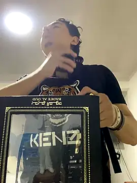 Snapshot of DanielGomez9 chatting on September 29, 2025, 2:22 pm DanielGomez9 online show from September 29, 2025, 2:22 pm