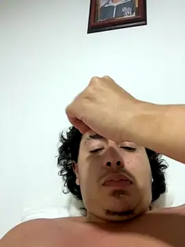 Snapshot of DanielGomez9 chatting on October 14, 2025, 2:45 am DanielGomez9 online show from October 14, 2025, 2:45 am