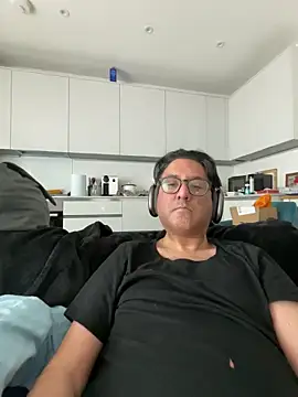 Snapshot of Robin007 chatting on March 12, 2025, 11:20 am Robin007 online show from March 12, 2025, 11:20 am