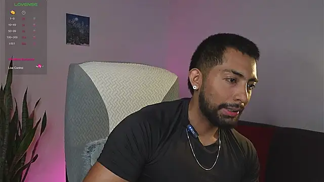 Snapshot of Couple_muscle1 chatting on May 28, 2026, 1:41 pm Couple muscle1 online show from May 28, 2026, 1:41 pm