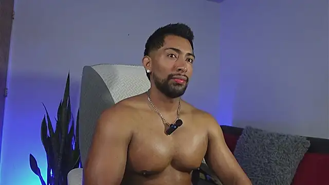 Snapshot of Couple_muscle1 chatting on June 15, 2026, 10:17 am Couple muscle1 online show from June 15, 2026, 10:17 am
