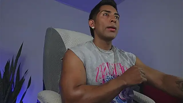 Snapshot of Couple_muscle1 chatting on June 25, 2026, 11:53 pm Couple muscle1 online show from June 25, 2026, 11:53 pm