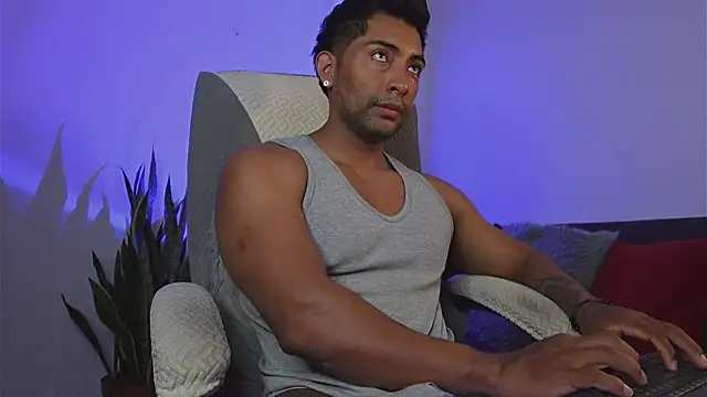 Snapshot of Couple_muscle1 chatting on July 16, 2026, 2:23 pm Couple muscle1 online show from July 16, 2026, 2:23 pm