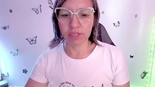 Lady breaks hearts online show from April 10, 2026, 6:12 pm