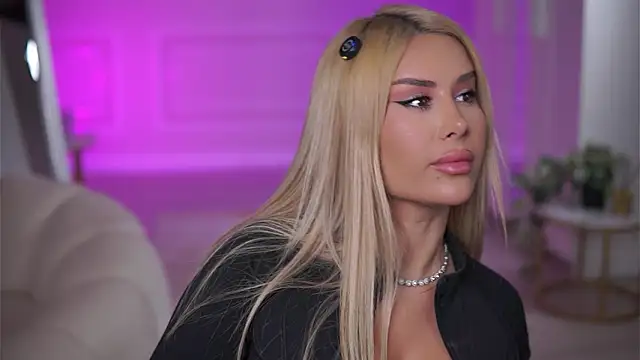 Snapshot of EvaZane chatting on January 16, 2026, 8:35 pm EvaZane online show from January 16, 2026, 8:35 pm