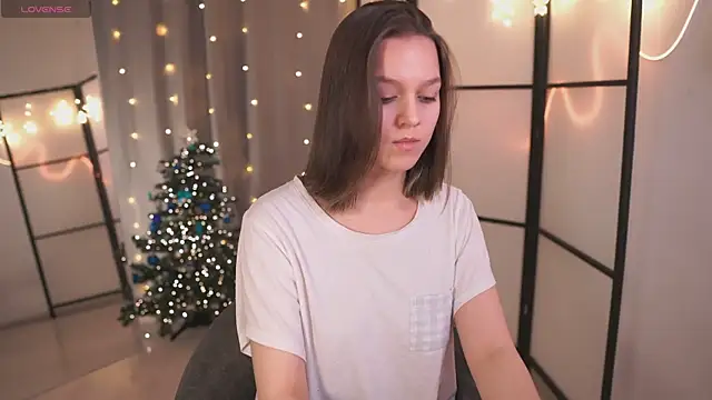 Addelin Moon online show from December 18, 2024, 7:19 pm