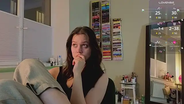 Snapshot of Addelin_Moon chatting on May 17, 2026, 8:38 pm Addelin Moon online show from May 17, 2026, 8:38 pm