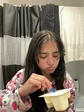 Snapshot of ViolettaSummer chatting on May 30, 2026, 12:13 pm ViolettaSummer online show from May 30, 2026, 12:13 pm