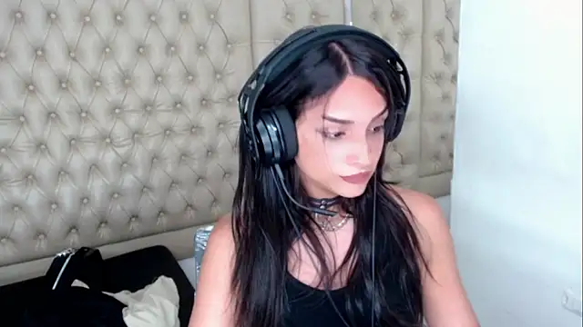 Dollbehavior  online show from November 22, 2025, 4:22 am