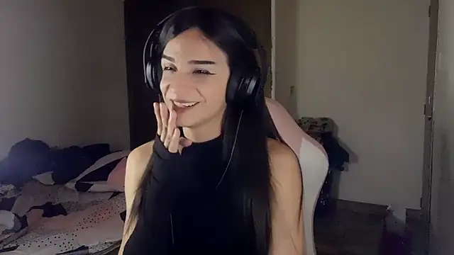 Dollbehavior  online show from April 3, 2026, 8:34 am