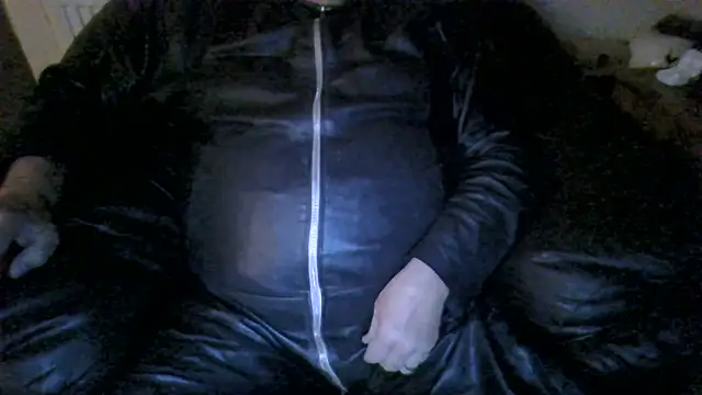 Snapshot of Leatherman63 chatting on June 5, 2026, 2:29 am Leatherman63 online show from June 5, 2026, 2:29 am