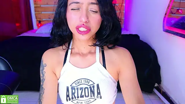 Snapshot of REDHOTTER_ chatting on May 5, 2026, 7:55 pm REDHOTTER online show from May 5, 2026, 7:55 pm