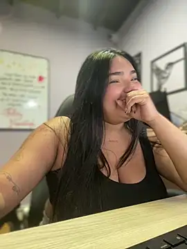 little lissiee online show from December 7, 2024, 6:54 am