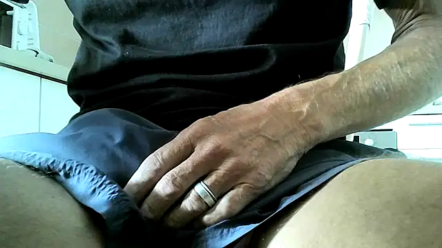 ewuich1 online show from March 21, 2025, 3:57 pm