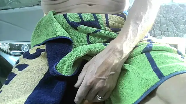 ewuich1 online show from April 16, 2026, 3:35 pm