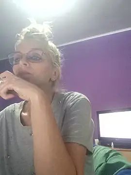 BritneyHudson online show from September 18, 2025, 3:47 pm