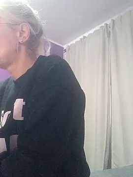 BritneyHudson online show from September 20, 2025, 4:13 am