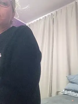 BritneyHudson online show from September 26, 2025, 2:04 am