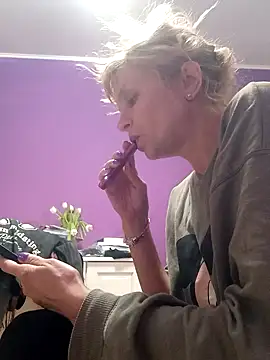 BritneyHudson online show from March 3, 2026, 6:08 am