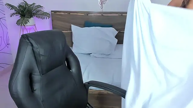 Snapshot of ivette_bocelly chatting on January 2, 2025, 10:22 pm ivette bocelly online show from January 2, 2025, 10:22 pm