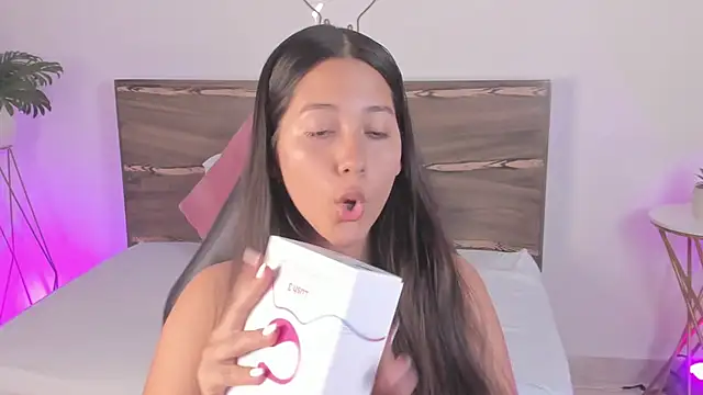 Snapshot of ivette_bocelly chatting on March 4, 2025, 7:43 pm ivette bocelly online show from March 4, 2025, 7:43 pm