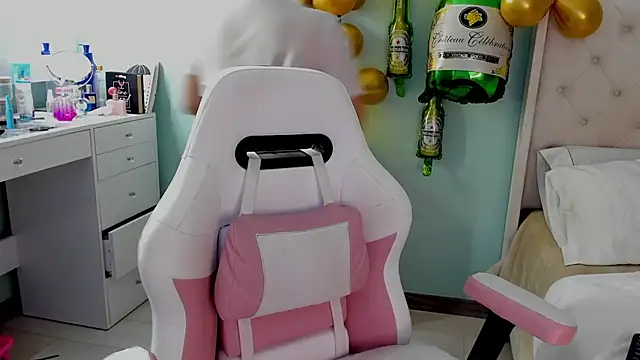 sharon leone26 online show from September 23, 2025, 5:10 am