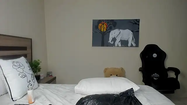 Renee-18 online show from March 7, 2025, 9:59 pm