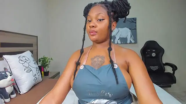 Renee-18 online show from April 6, 2026, 10:44 pm