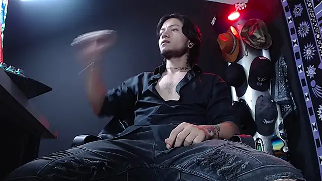 Dicaprioo  online show from March 5, 2025, 4:02 pm