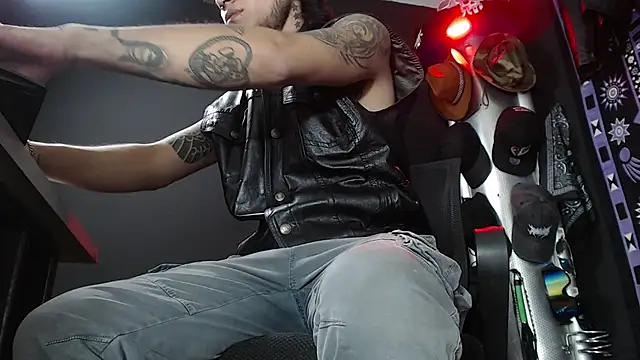 Dicaprioo  online show from March 14, 2025, 11:00 pm