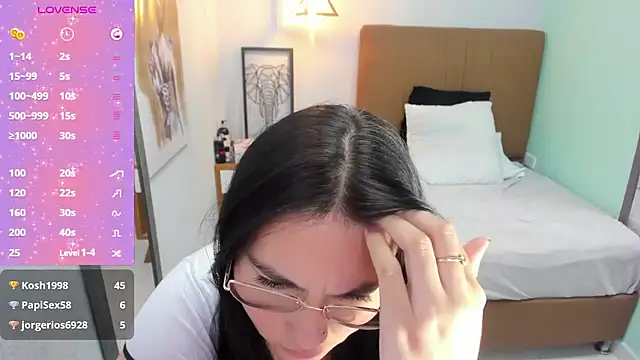 delilaquinn online show from December 17, 2024, 7:50 am