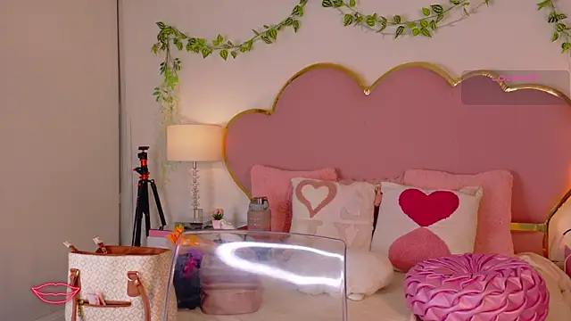 EmmaCrush online show from January 7, 2026, 9:17 pm