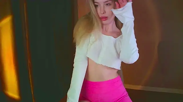 mia raspberrie online show from December 14, 2024, 11:45 pm